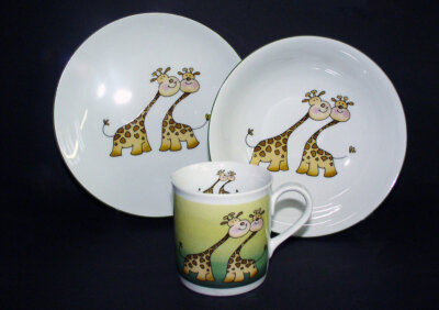 ''Giraffe''  Kids Dinnerware Plates and Mug Kit 