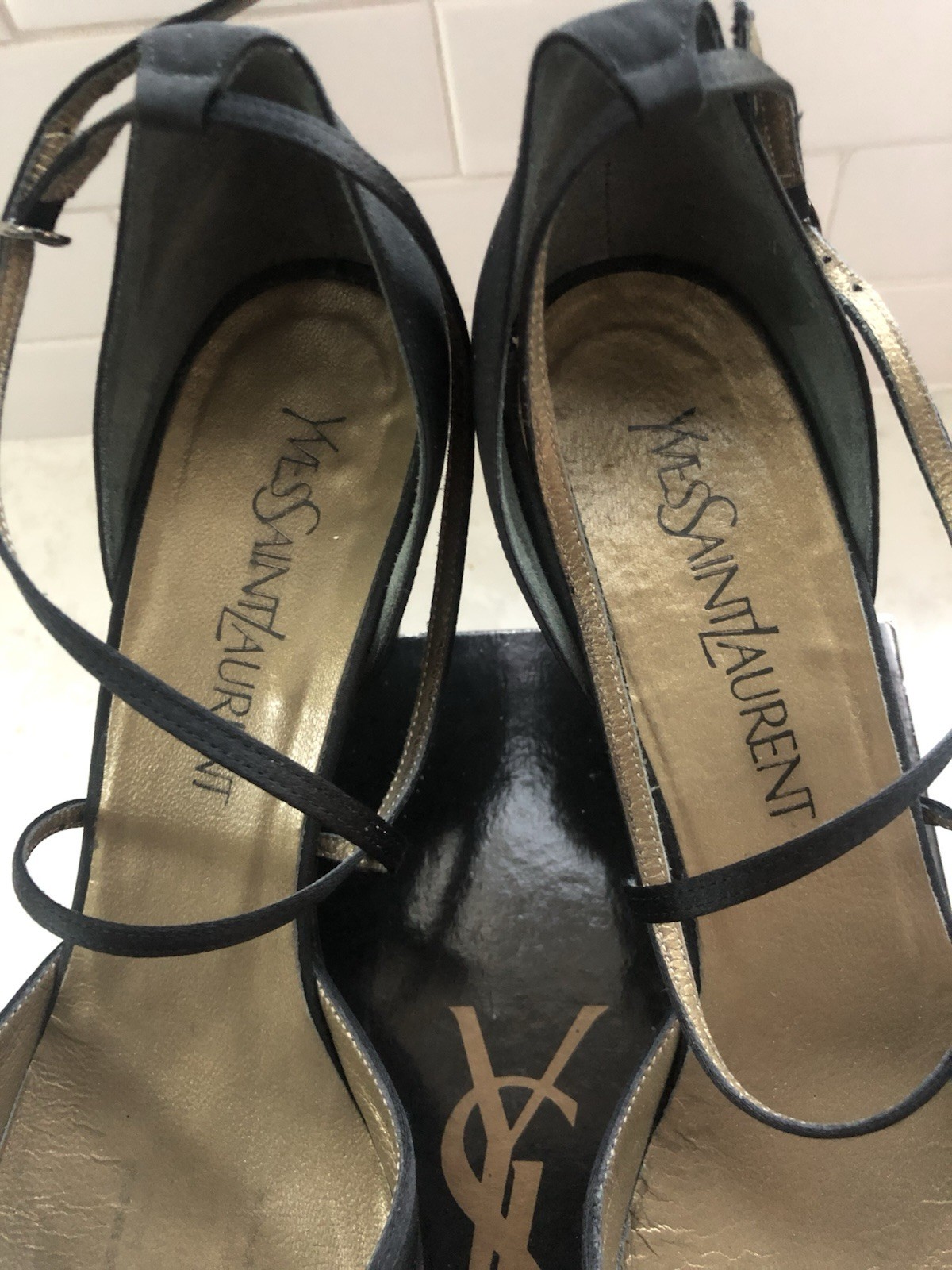YVES SAINT LAURENT YSL CREPE DÉCOLLETÉ CINTURINO ALLA CAVIGLIA SCARPE CON TACCO (2") NERO 8 5 DONNA
