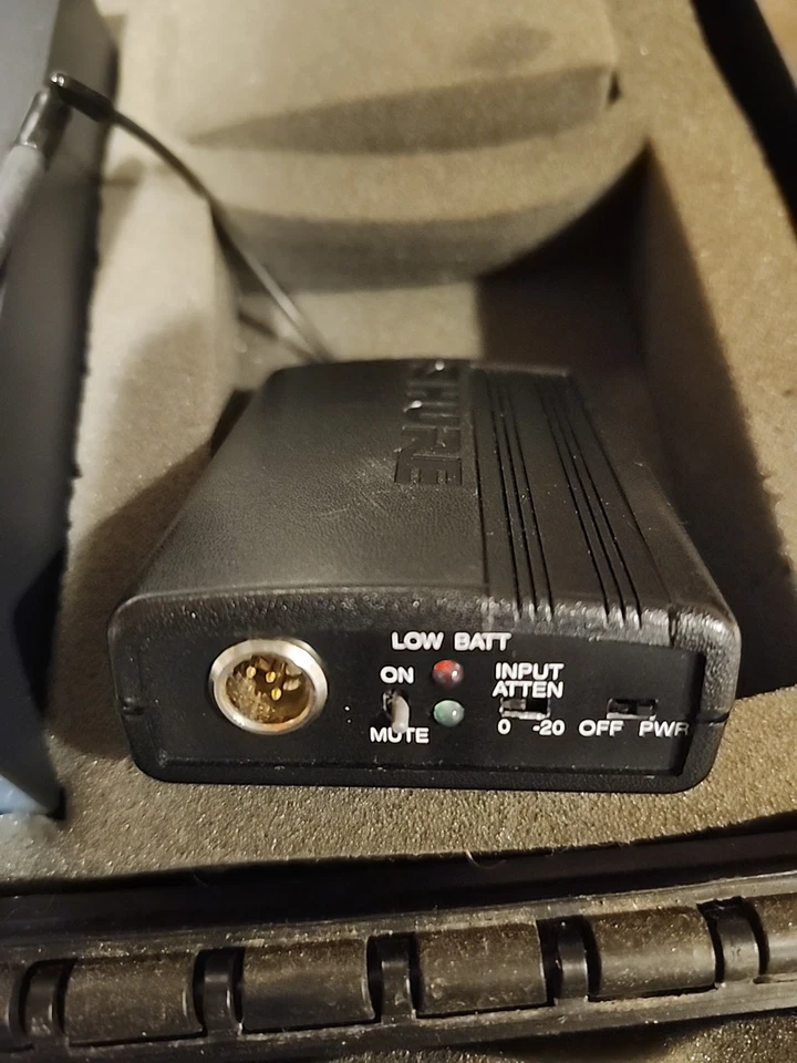 Shure Wireless Microphone System Receiver & Transmitter With Mic. Sold As Is - Image 3 of 4