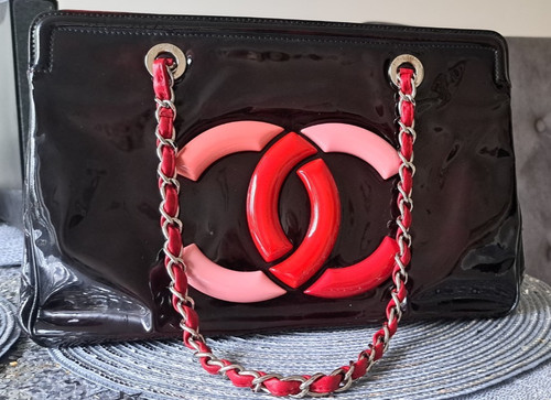 CHANEL BLACK PATENT AUTHENTIC LEATHER  RED & PINK CC  SYMBOL & SILVER HARDWARE