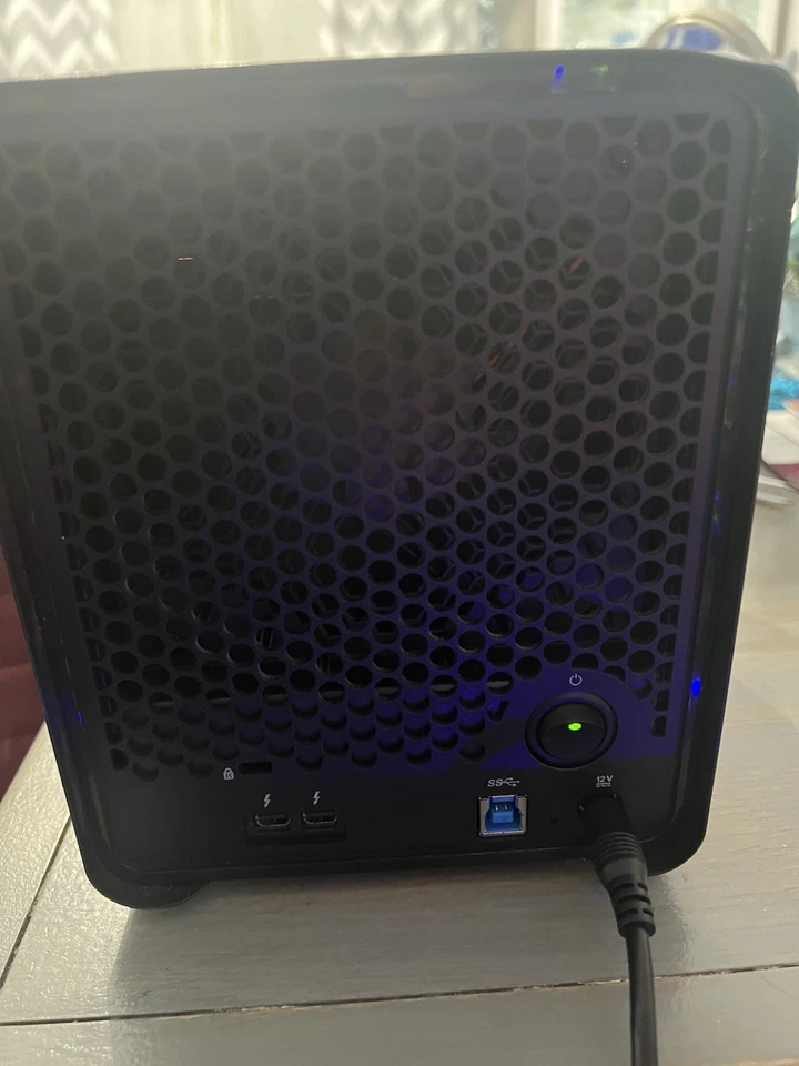 Drobo 5D DRDR5-A 5 bahías almacenamiento NAS Thunderbolt 2 *SIN UNIDADES* con fuente de alimentación Foto 4 de 4