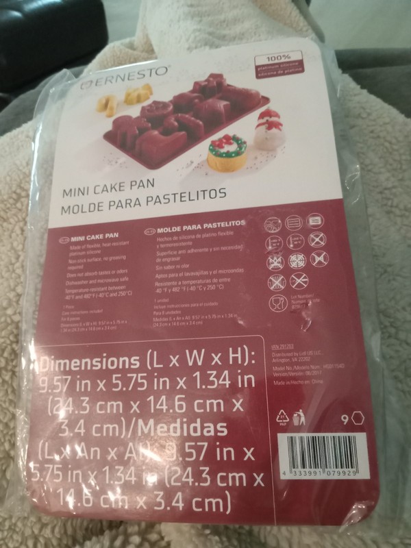 Lot/2 Ernesto Flexible Silicone Mini Cake Christmas Pans And Set Of Leaf Molds.