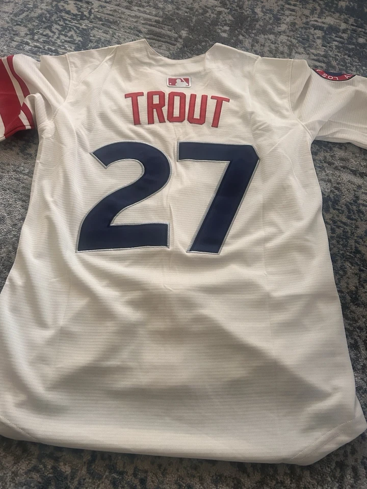 Camiseta Mike Trout Adult Angels City Connect tamanho grande  - Imagem 2 de 2