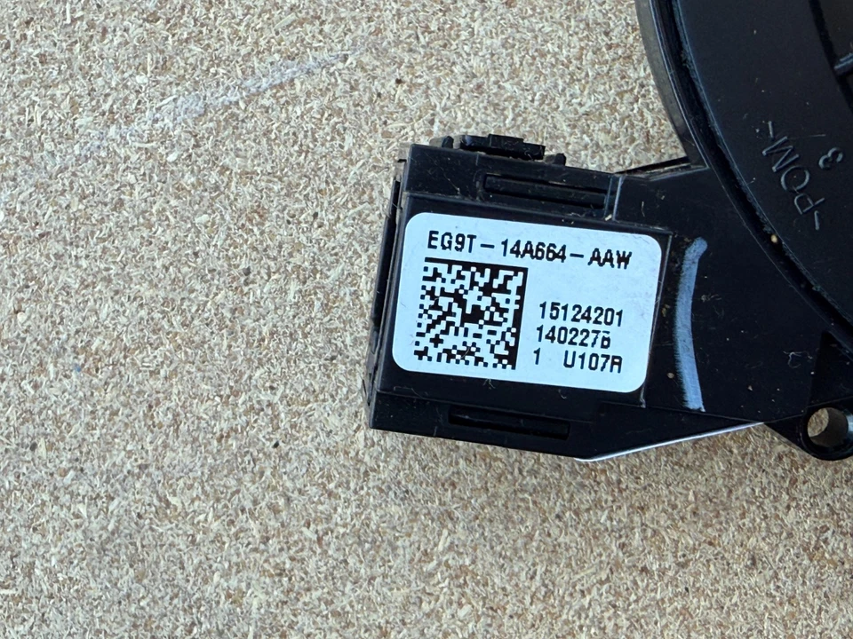 Reloj Ford Fusion 2013-2020 resorte OEM EG9T-14A664-AAW Foto 3 de 4