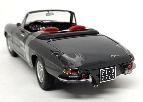Touring 1/18 Alfa Romeo Duetto Spider 1966 Grey Metallic Diecast Model Car - Picture 6 of 10