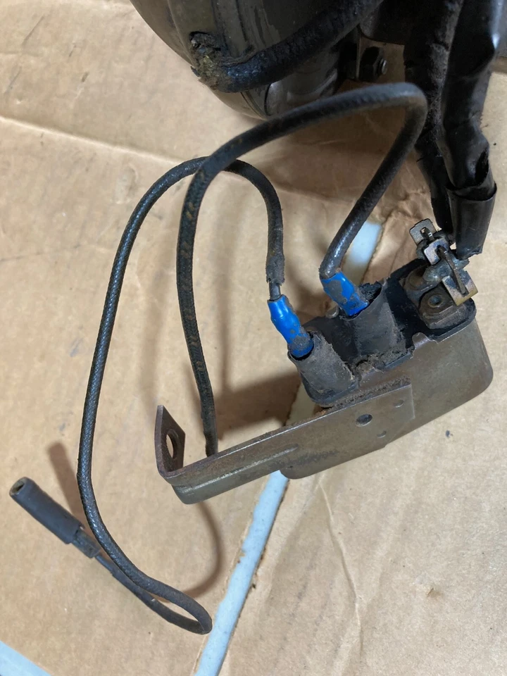 Ford Mercury 1940 sedán de pasajeros entrega trompeta bocinas con relé Foto 4 de 4