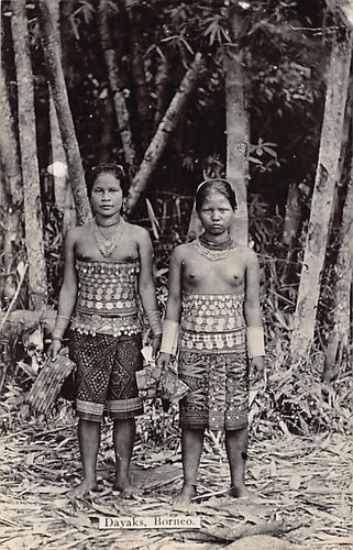 ETHNIC NUDE - Malaysia - Dayak women in Borneo - REAL PHOTO - Publ. unknown - 第 1/2 張圖片