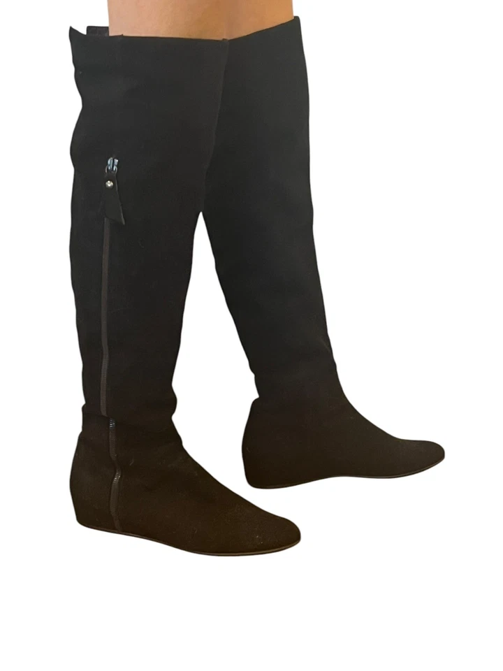 BOTAS DE CUÑA STUART WEITZMAN SOBRE LA RODILLA OTK GAMUZA NEGRA LÍNEA PRINCIPAL CREMALLERA LATERAL 9.5 Foto 2 de 4