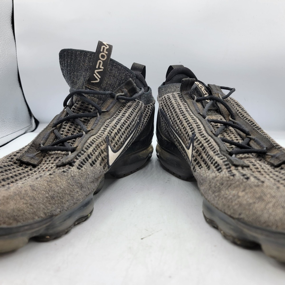 Nike Air VaporMax Flyknit Oreo Black Gray Mens Size 11.5  display picture 2