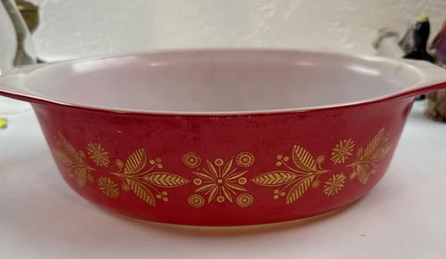 Vintage Pyrex Promotional Golden Poinsettia 045 Casserole Dish 2.5 QT *NO LID*