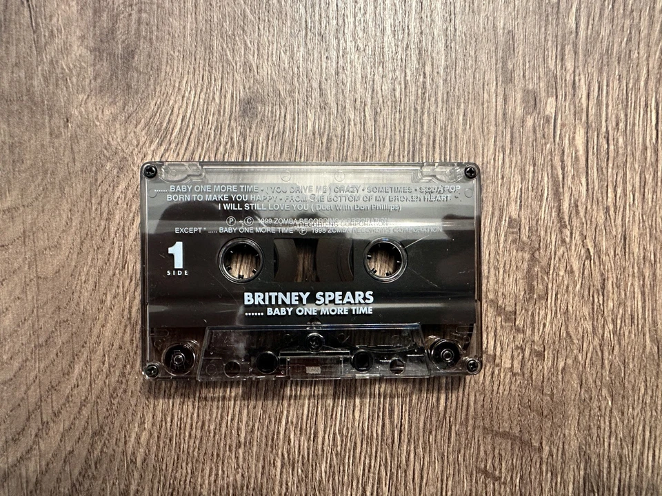 BRITNEY SPEARS … BABY ONE MORE TIME -MC TAPE - KASSETTE - mit Kalender 2000 - Bild 2 von 4