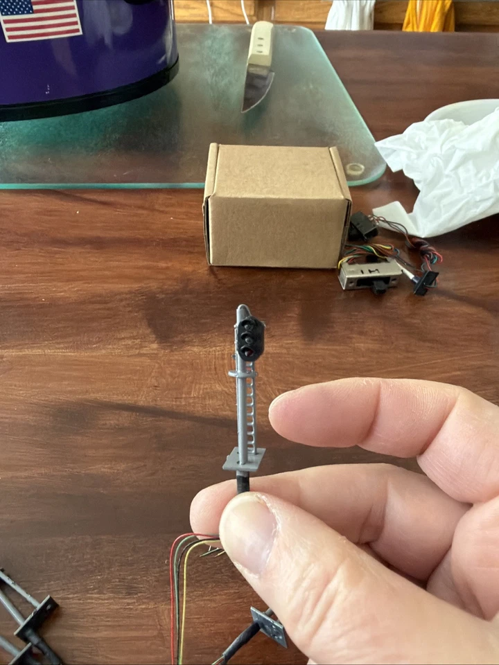 N Scale 6 Qty Wired 3 Light Signals - Image 3 of 4