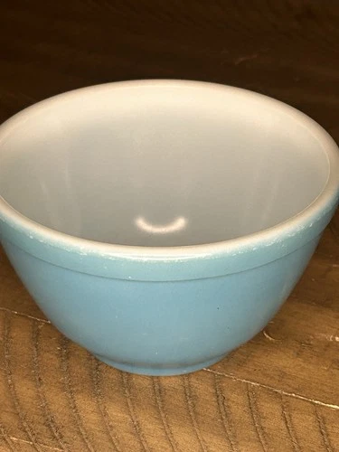 Small #401 Pyrex Primary Blue Nesting Mixing Bowl.  1-1/2Pint.  USA