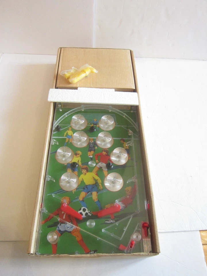 RARE Vintage 1978 Table Top Pinball Soccer World Cup with Box - Working - Image 3 of 4