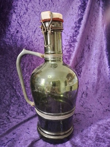 Vintage Large green glass Growler beer/ wine bottle. 33cm tall x 17cm across. - Picture 5 of 6