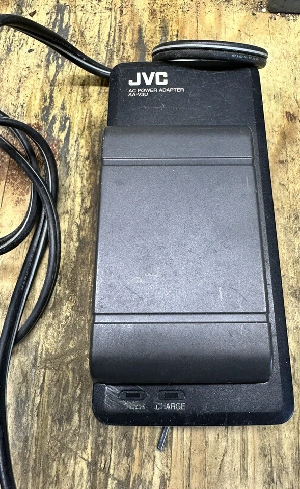 Adaptador de corriente alterna vintage JVC AA-V3U con batería para videocámara Foto 4 de 4