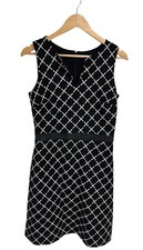 Ann Taylor Women's Sleeveless Black And White V-Neck A-Line Dress Size 4