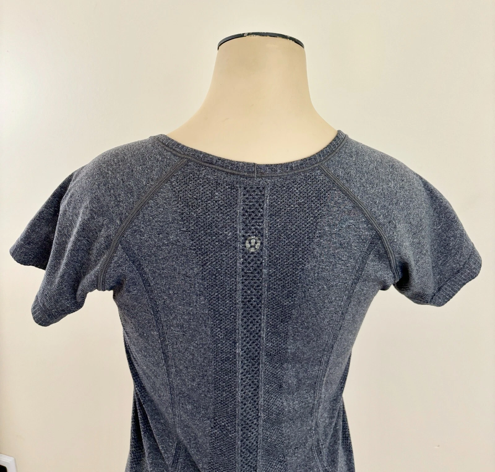 lululemon run swiftly v-neck stretch exc shirt