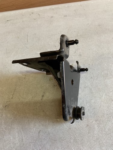 SEAT LEON MK3 ABS PUMPENHALTERUNG HALTER 5Q2614235E Bj 2013-2017