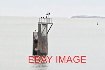 FOTO CARDIFF BAY BARRAGE MINIMALISTISCHER UND TROSTLOSER BLICK IN DIE BORSTE