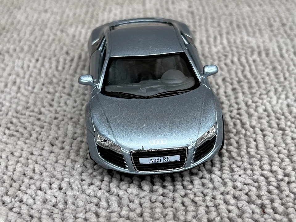 Kinsmart Automóvil Audi R8 KT5315 Escala / 1:36 Gris Foto 2 de 4