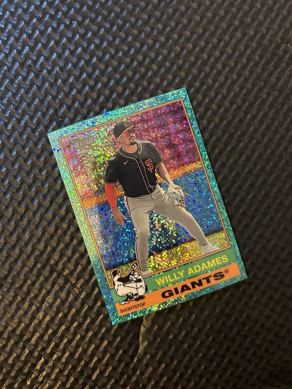 Topps 2025 Heritage #122 Willy Adames Sparkle Parallel Giants MLB Baseball Card