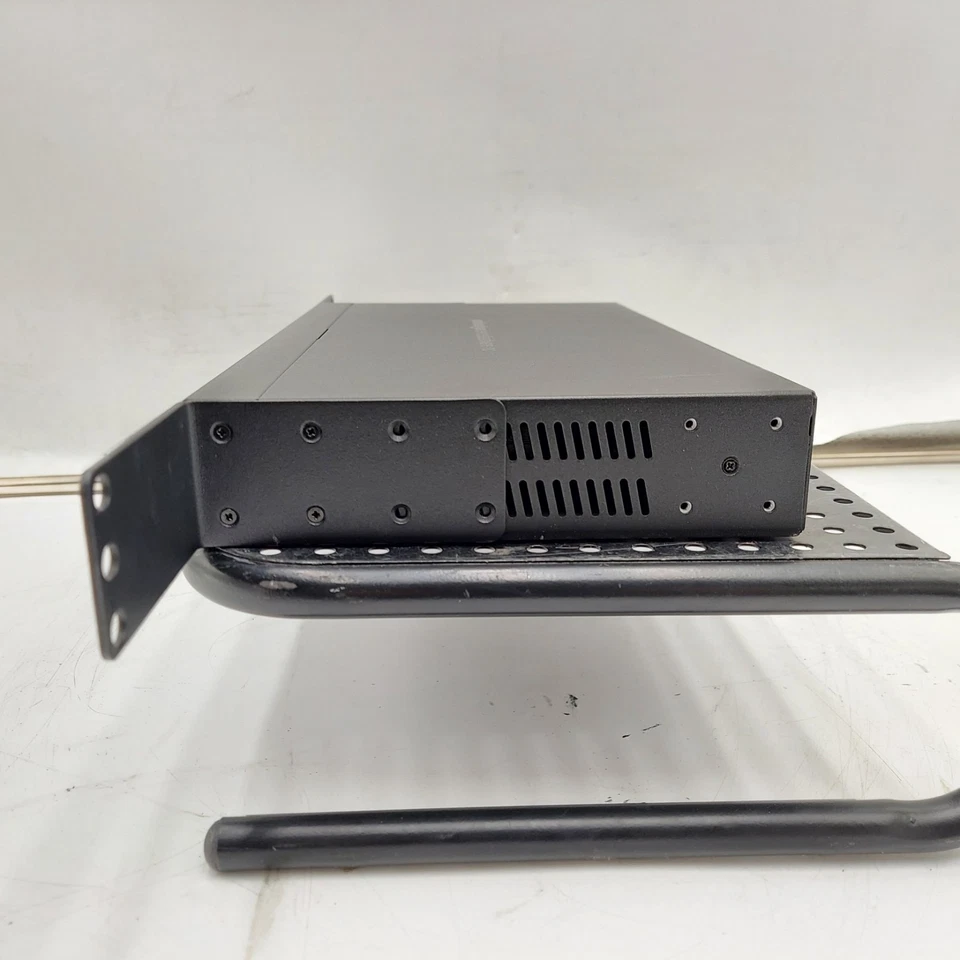 Pakedge SE-8P4 8-Port Gigabit Unmanaged PoE Switch - Image 4 of 4