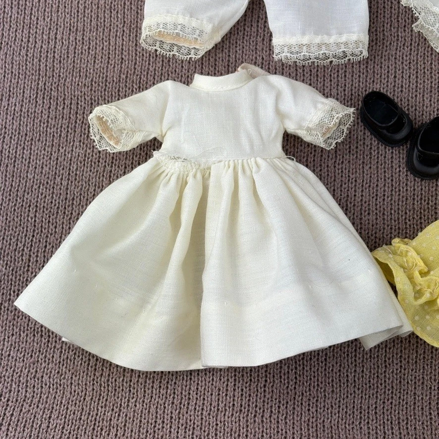 Madame Alexander-Kins Amy Muñeca Conjunto Vestido con Zapatos Amarillo Encaje Bloomers Faldas Foto 3 de 4