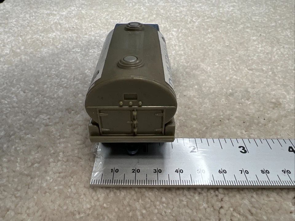 Ertl Farm Country International Milk Truck 1/64 Scale Die Cast Blue R9 - Image 4 of 4