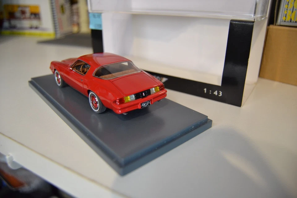 NEO  1/43  Chevrolet Camaro 1978 LT Rouge   Ref: 44125 - Photo 4/4