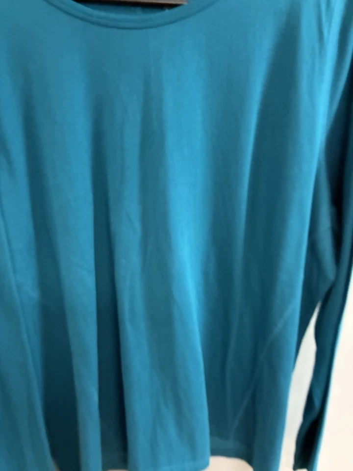 Top básico de manga larga Sonoma Life + Style verde azulado talla 2X Foto 3 de 4
