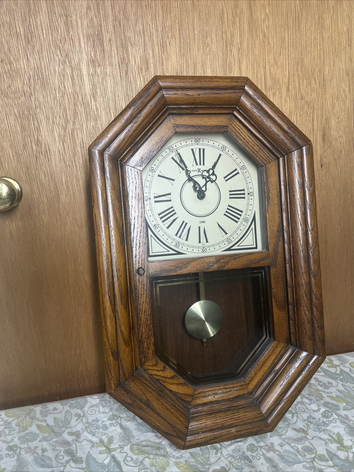 Vintage Howard Miller Chime Wall Clock 612475 Oak Chimes Excellent