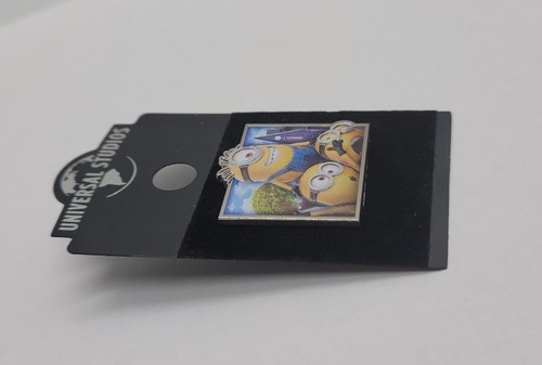 Universal Studios Pin Despicable Me Three Minions w/ Gru's House Sculpted Trade - Picture 5 of 13