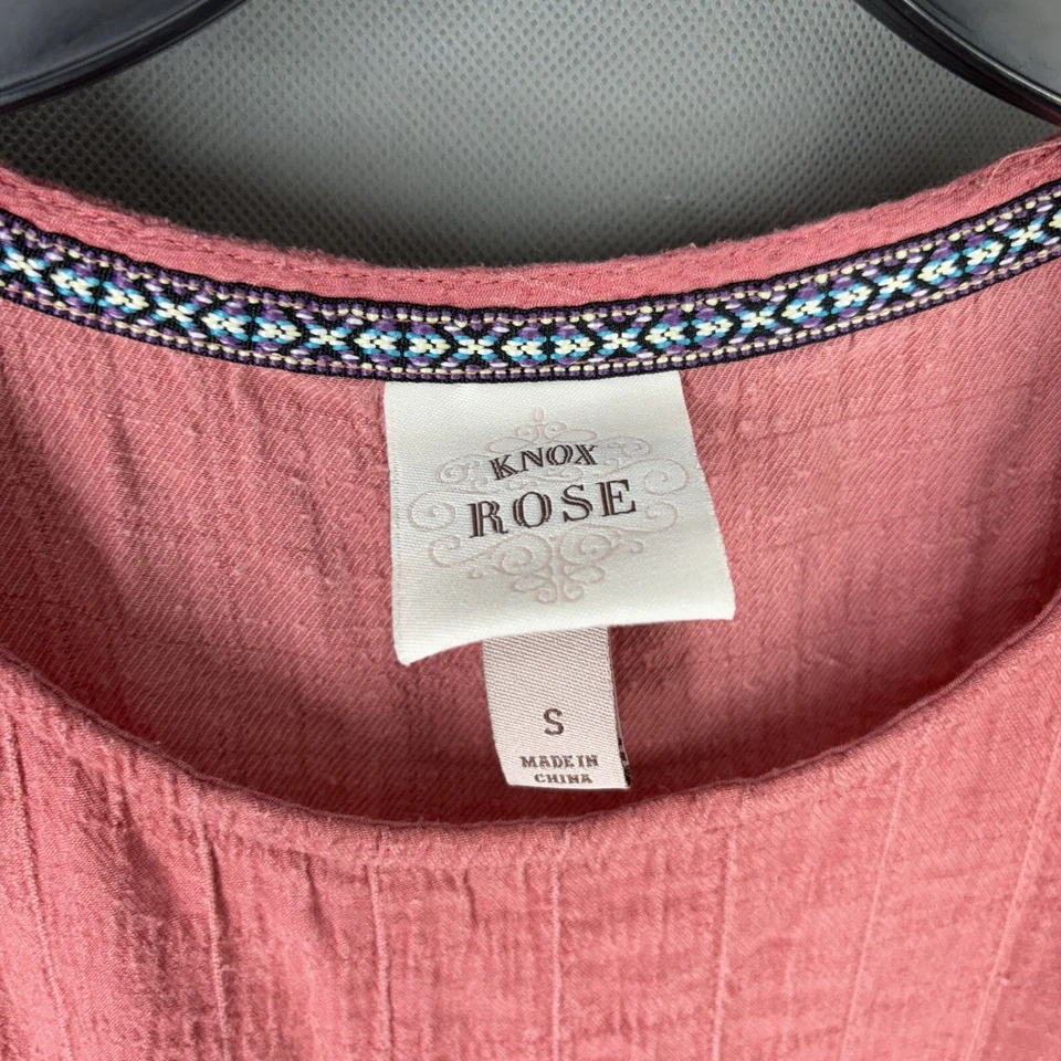 Vestido Knox Rose para mujer pequeño rosa con volantes en capas manga acampanada cintura elástica Foto 4 de 4