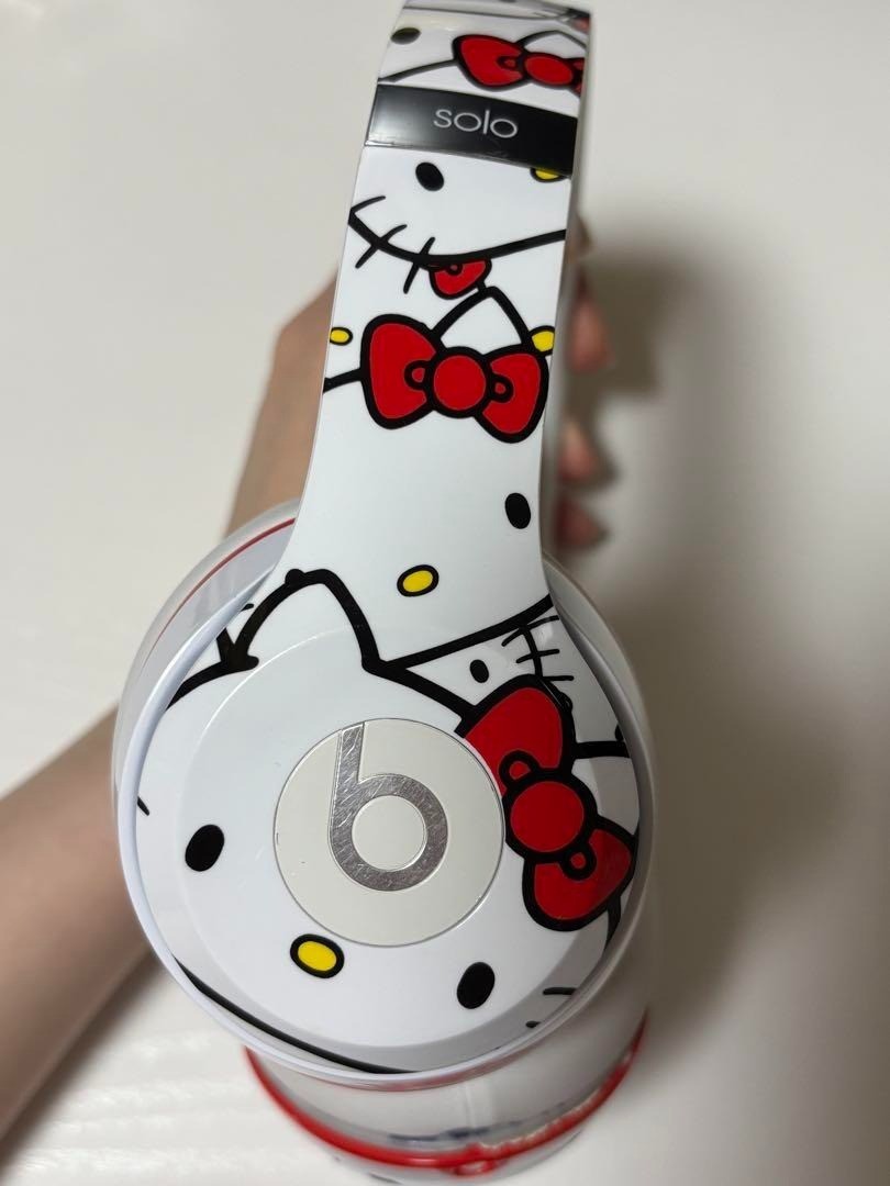Hello Kitty Beats Solo 2 Special Edition Wired Headphones