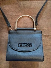 Guess crossbody bag. Black. Removable & Adjustable Strap. 