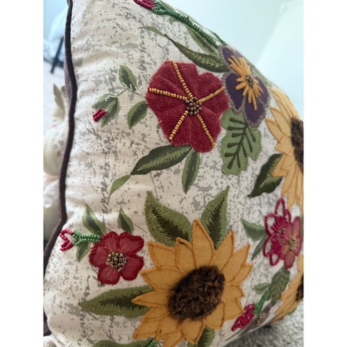 Pier 1 Cuscino Perline Ricamate Floreali Accento Girasole Getto Decorativo - Foto 3 di 7