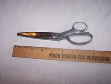 Vintage 207 SINGER Pinking Shears / Scissors marked BRAZIL