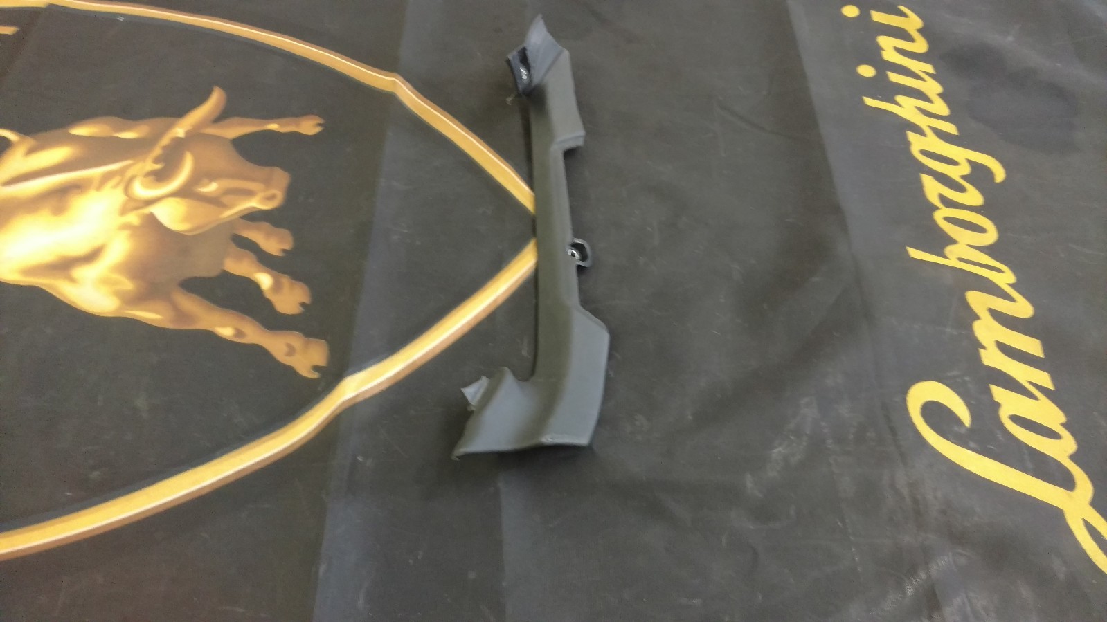 LAMBORGHINI HURACAN LP610 COUPE RH SIDE CENTER CONSOLE PANEL TRIM OEM 4T0863052