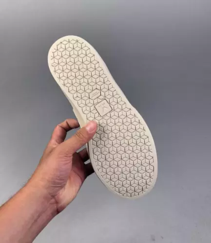 Zapatillas informales Veja de cuero con cordones bajas para hombre y mujer - Imagen 3 de 14