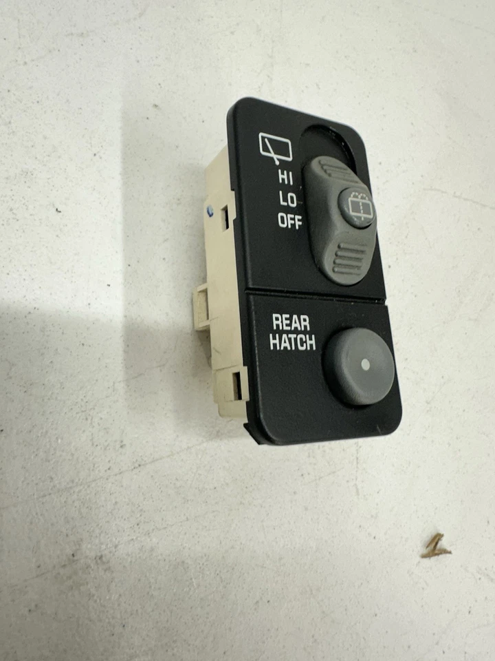 98-05 Chevy Blazer GMC Jimmy Interruptor de limpiaparabrisas trasero Interruptor de escotilla trasero OEM LEER S7 Foto 2 de 4