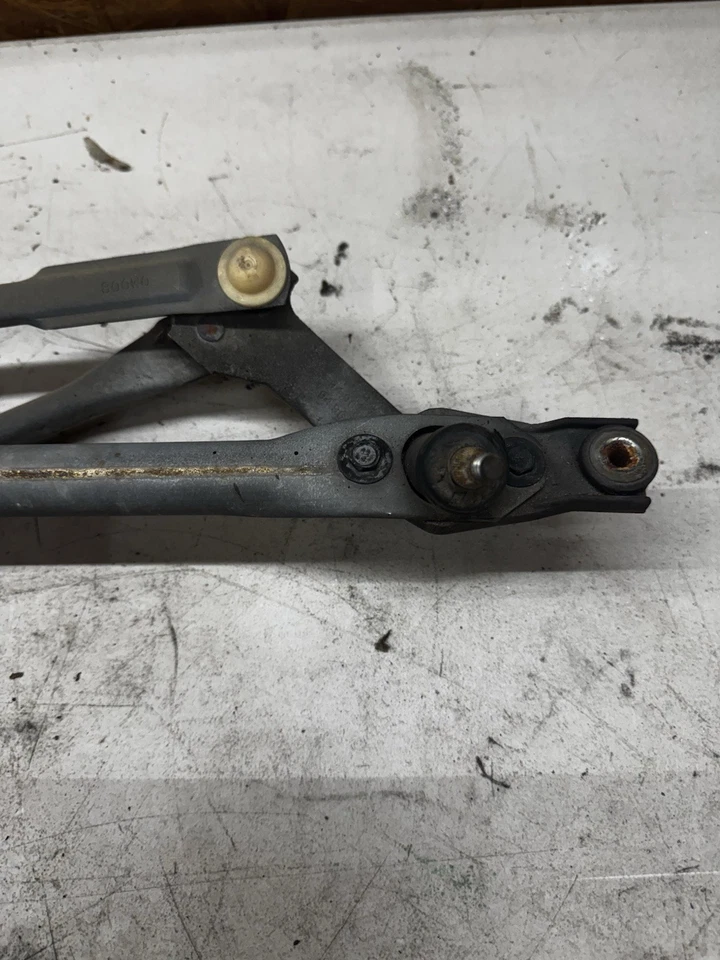 2003 Chevrolet GMC Cadillac Windshield Wiper Motor w/ Linkage OEM. 15166514 - Image 4 of 4