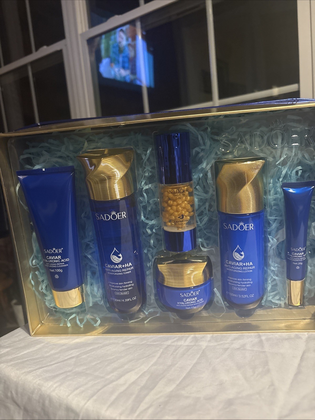 SADOER, Caviar + Hyaluronic Acid Anti-Aging Repair Moisturizing Gift Box.