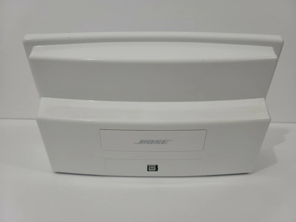White Bose SoundDock Portable Digital Music System Speaker (please read)  - Image 3 of 4