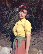 Viveca Lindfors Swedish actress wearing a yellow short-sleeved blo- Old Photo