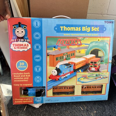 Tomy 4762 Thomas And Friends Train Railway Fun Set Station Bridge