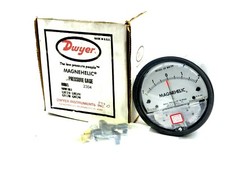 NEW DWYER 2304 PRESSURE GAGE