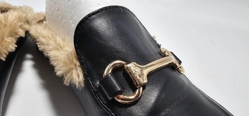 Hot Kiss Mocasín Plano Peludo Mules Adulto Talla 7M Negro Caballo Bit Mujer Foto 3 de 4