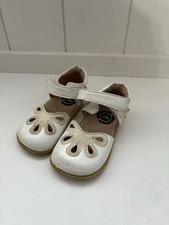 Livie and Luca White Petal Mary Jane Child Size 7