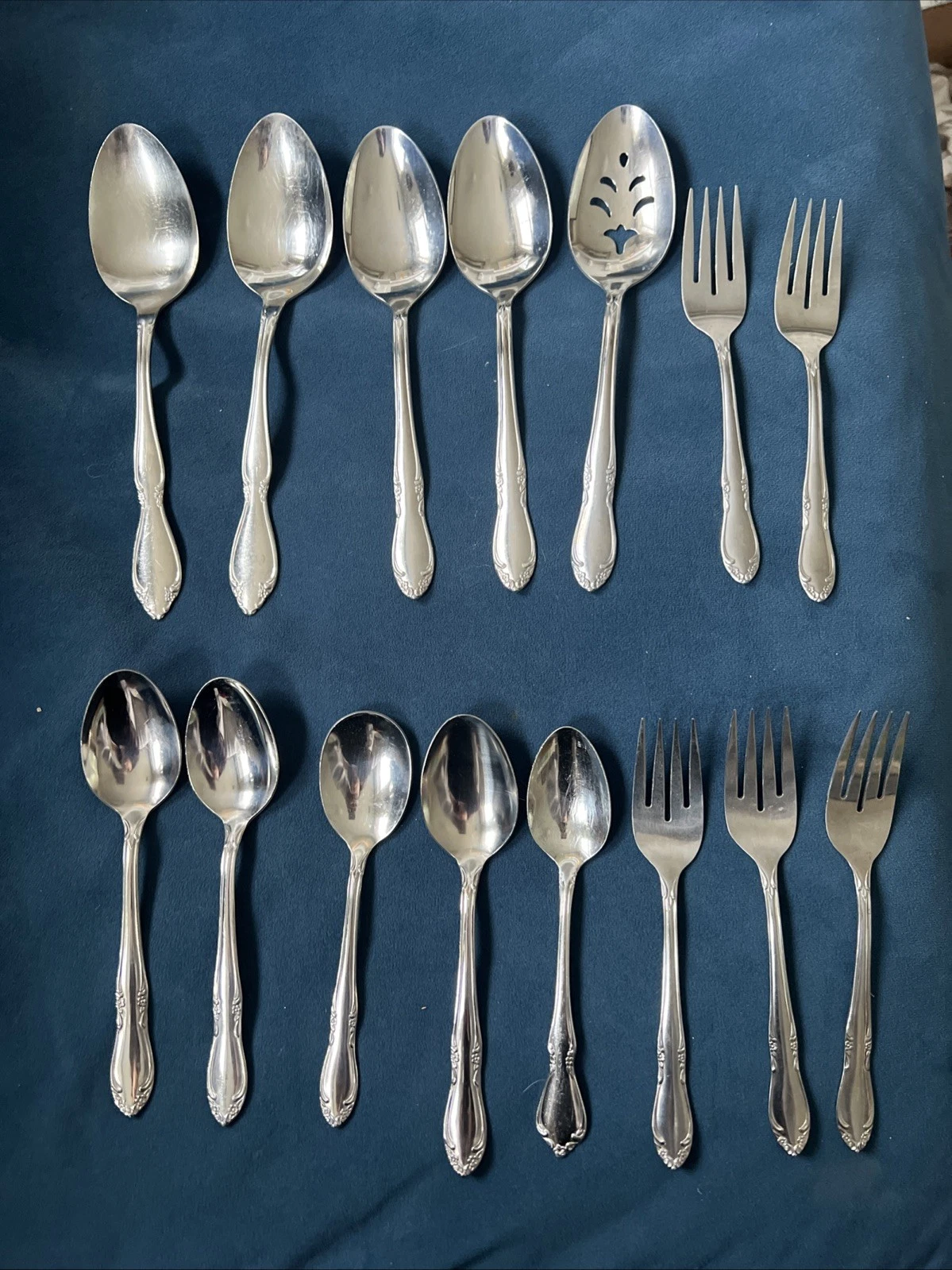 VTG Lot 15 Serving Spoons Forks - Plantation Pattern by Oneida MCM Flatware Rose
Opens in a new wind